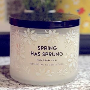 *New* Bath and Body Works Candle 🌸Spring Has Sprung🌸